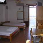 Pensión Ethra Patitiri