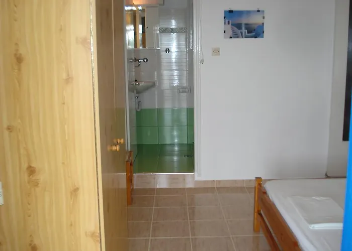 Ethra Pensión Patitiri